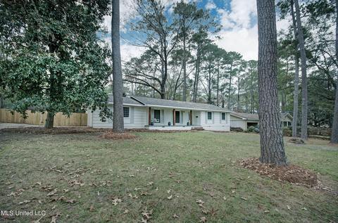4831 Shadowwood Dr, Jackson, MS 39211 photo 2