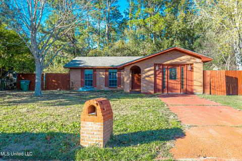 1708 Courtney St, Gautier, MS 39553