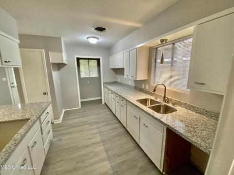 1761 Brecon Dr, Jackson, MS 39211 photo 7