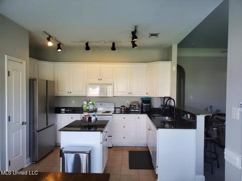 6900 Gregory Dr, Biloxi, MS 39532 photo 5