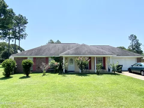 104 Travis Dr, Crystal Springs, MS 39059
