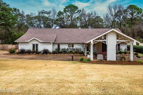 406 St Andrews Dr, Jackson, MS 39211 photo 1