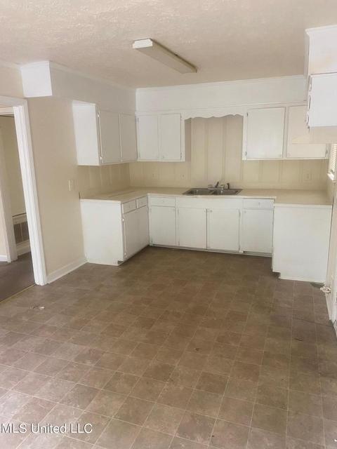 210 N Flag Chapel Rd, Jackson, MS 39209 photo 2