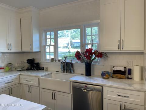 4015 Oakridge Dr, Jackson, MS 39216 photo 10