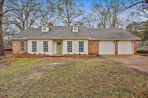 114 Hickory Ln, Clinton, MS 39056 photo 1