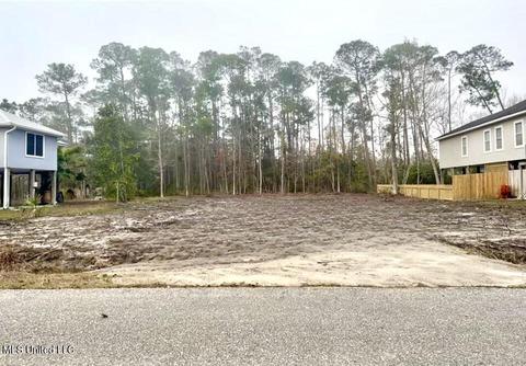 106 Poinsetta Loop, Pass Christian, MS 39571