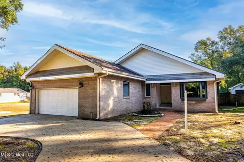 334 Fairview Dr, Biloxi, MS 39531 photo 1