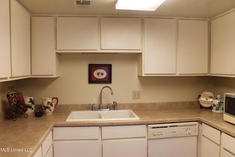 5155 Wayneland Dr # D1, Jackson, MS 39211 photo 8