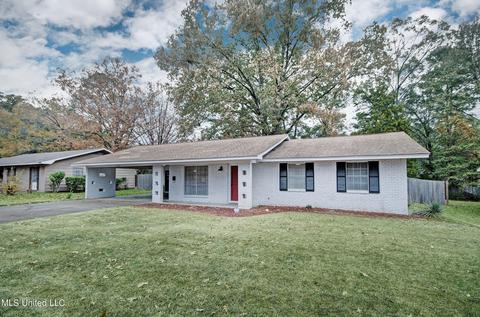 1138 Greenbriar St, Jackson, MS 39211 photo 1