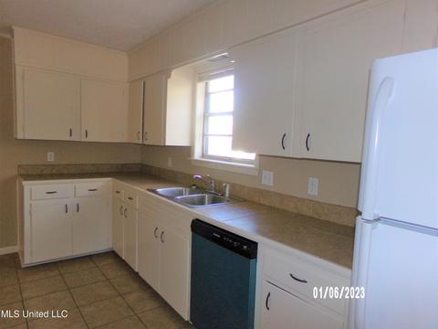 4963 Forest Hill Rd, Byram, MS 39272 photo 9