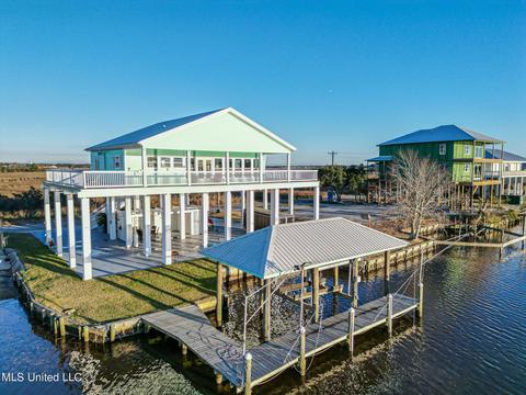 10199 S River Dr, Biloxi, MS 39532 photo 1