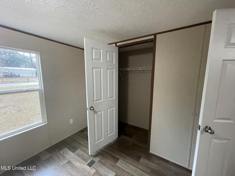 136 Valley Cv, Florence, MS 39073 photo 2