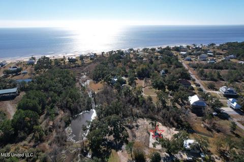 123 Old Pecan Grove Ln, Waveland, MS 39576
