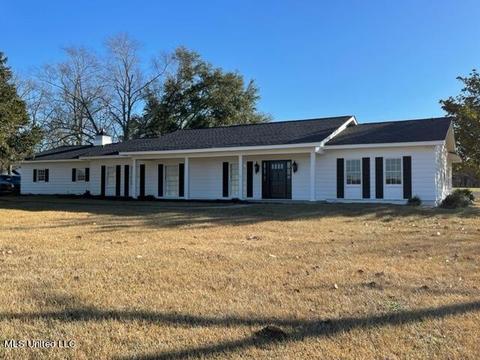 1949 E Third St, Forest, MS 39074