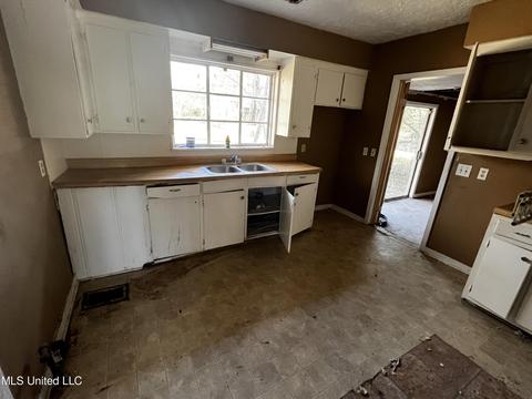 936 Stuart St, Jackson, MS 39204 photo 3