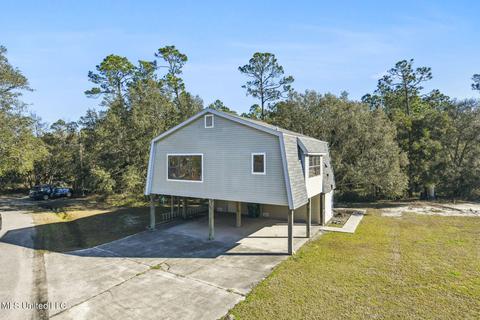 745 E North St, Pass Christian, MS 39571