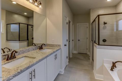 Bath - 8071 Briscoe Dr, Olive Branch, MS 38654 photo 2 of 5