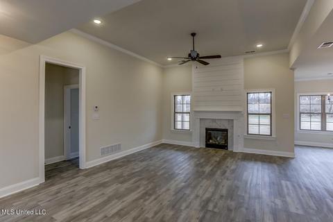 Living - 8071 Briscoe Dr, Olive Branch, MS 38654 photo 2 of 2