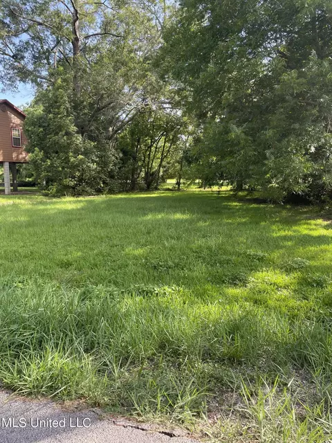 1211 12th St, Pascagoula, MS 39567