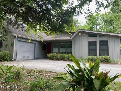 1229 Iberville Dr, Ocean Springs, MS 39564