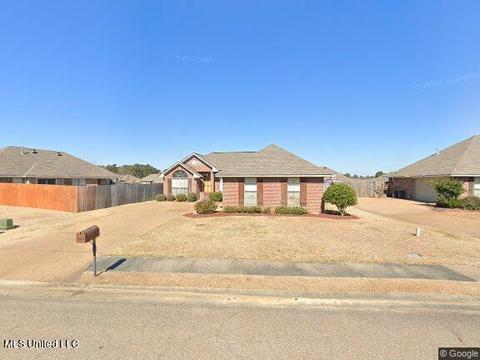 323 Fairview Dr, Brandon, MS 39047 photo 1