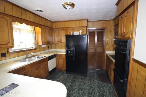 869 Winthrop Cir, Jackson, MS 39206 photo 4