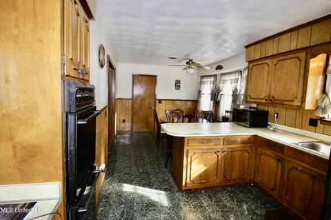 869 Winthrop Cir, Jackson, MS 39206 photo 5