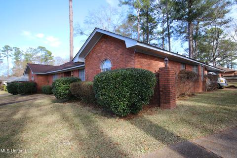 869 Winthrop Cir, Jackson, MS 39206 photo 2