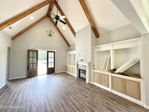 3520 Hatton Dr, Nesbit, MS 38651