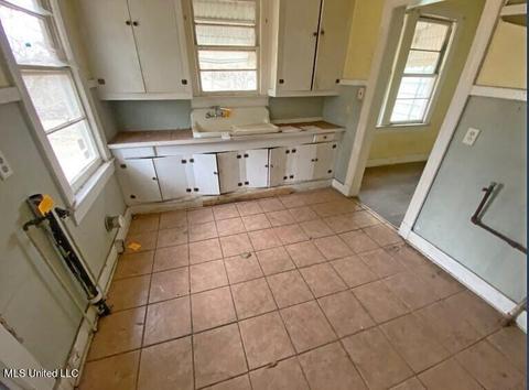 2427 Latimer Ave, Jackson, MS 39209 photo 3