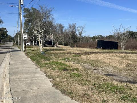 228 230 Market St, Pass Christian, MS 39571