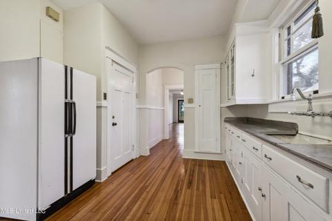 Kitchen - 116 Benachi Ave, Biloxi, MS 39530 photo 2 of 4