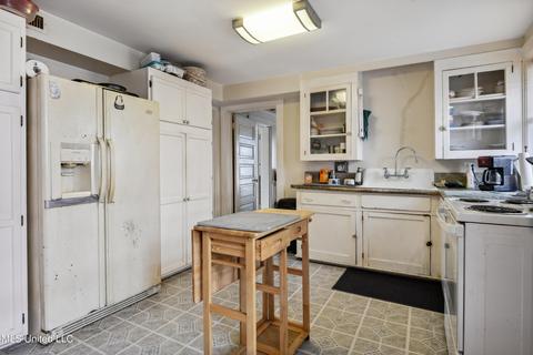 Kitchen - 116 Benachi Ave, Biloxi, MS 39530 photo 4 of 4