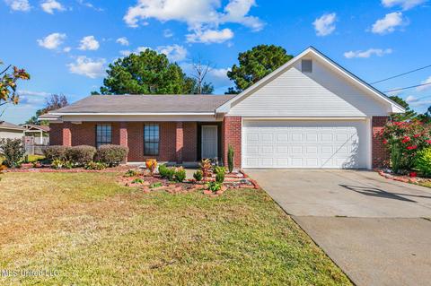 702 Wayne Dr, Canton, MS 39046 photo 1