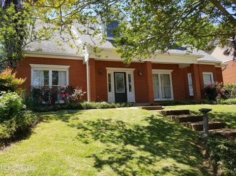 6243 Waterford Dr, Jackson, MS 39211