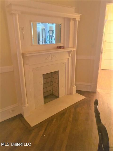Dining - 545 Central Ave, Coldwater, MS 38618 photo 1 of 3