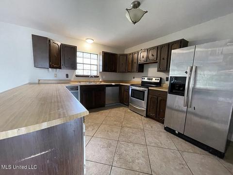 1208 Iris St, Long Beach, MS 39560 photo 4