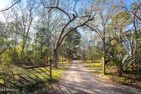 5219 Griffin St, Moss Point, MS 39563 photo 3