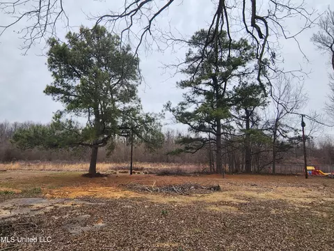 2020 W Goodman Rd, Horn Lake, MS 38637