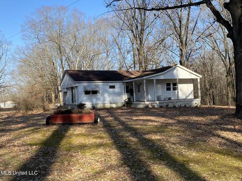 299 Davis Road Rd, Byhalia, MS 38611