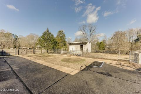 2303 N Pine Lea Dr, Jackson, MS 39209 photo 9