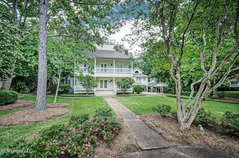 4752 E Massena Dr, Jackson, MS 39211