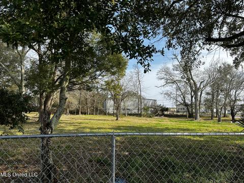 306 Crawford St, Biloxi, MS 39530