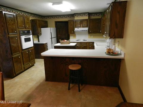 202 Hampton St, Clinton, MS 39056 photo 7
