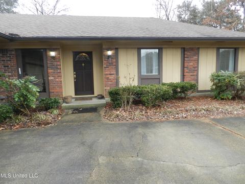 202 Hampton St, Clinton, MS 39056 photo 2