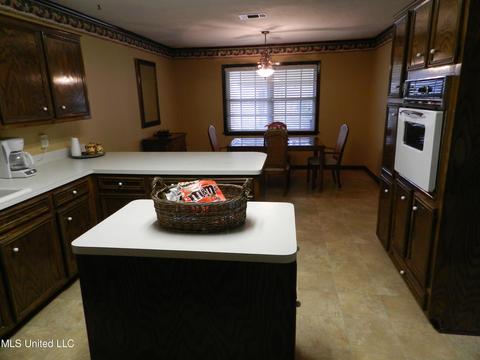 202 Hampton St, Clinton, MS 39056 photo 6