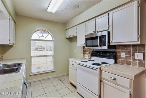 2038 Fox Cv E, Byram, MS 39272 photo 10