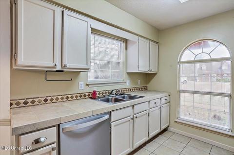 2038 Fox Cv E, Byram, MS 39272 photo 11