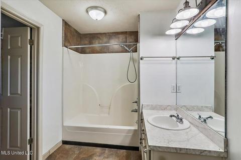 2038 Fox Cv E, Byram, MS 39272 photo 19