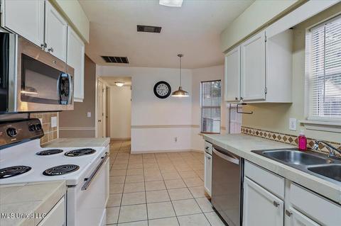 2038 Fox Cv E, Byram, MS 39272 photo 12